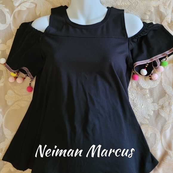 Neiman Marcus Cold Shoulder Top - Picture 2 of 11